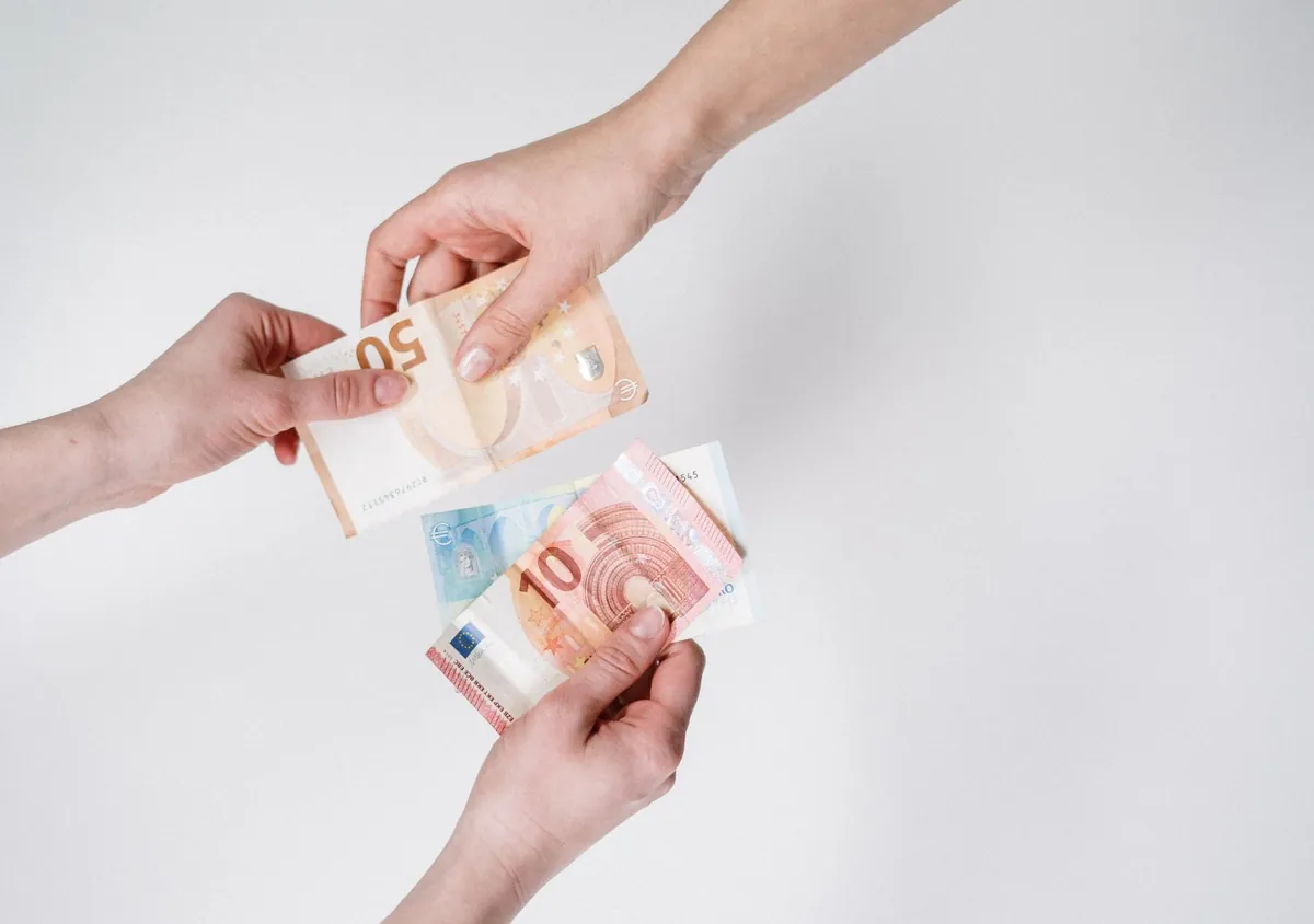 Planen, wie viel Geld man monatlich investiert &mdash; mit Budget und Sparziel